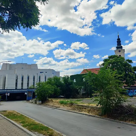 Petra Apartment, Free Parking Apartament Nowy Sad