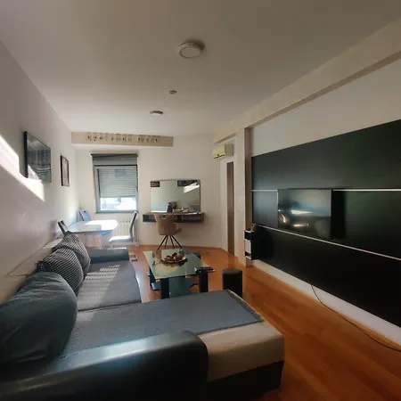 Petra Apartment, Free Parking Apartament Nowy Sad